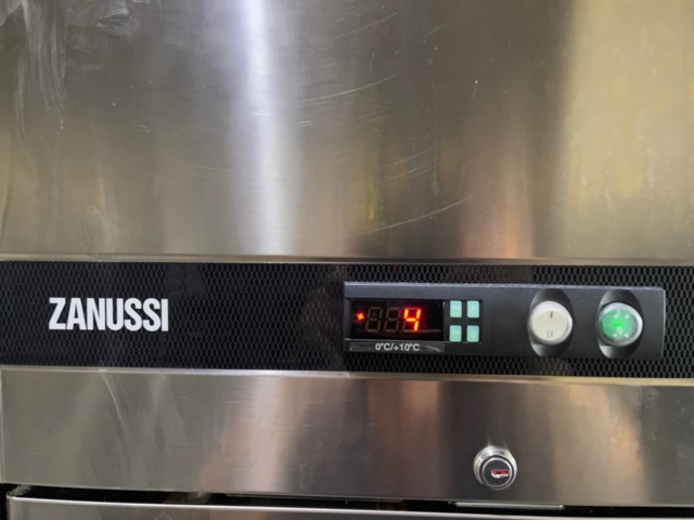 481149-3 Zanussi restaurant refrigerator, lighting. Tested, works