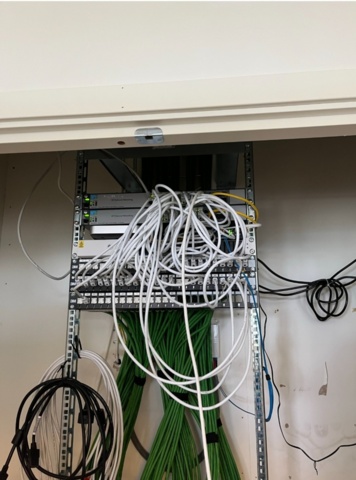 923943-1 Server rack with switches & firewall