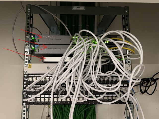 923943-2 Server rack with switches & firewall