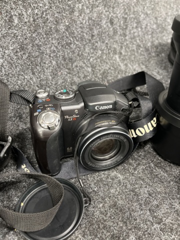 923997-3 Older digital camera Canon Powershot S3 + accessories