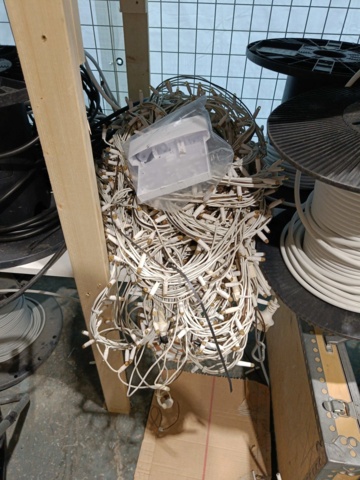 889158-11 Lot with Electric Cable