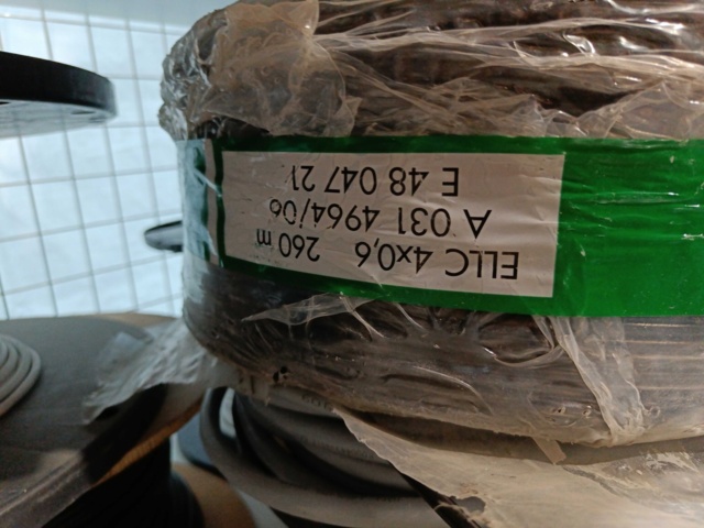 889158-14 Lot with Electric Cable