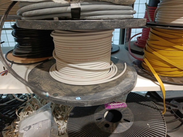 889158-15 Lot with Electric Cable