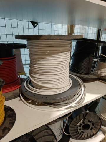 889158-18 Lot with Electric Cable