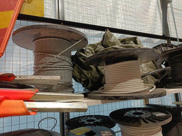 889158-20 Lot with Electric Cable