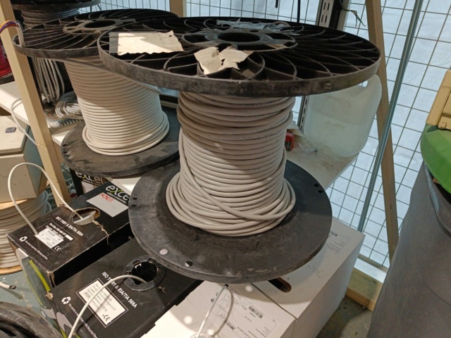 889158-22 Lot with Electric Cable