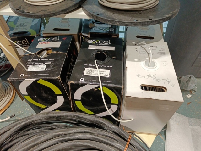 889158-24 Lot with Electric Cable