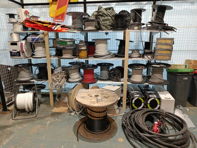 889158-30 Lot with Electric Cable