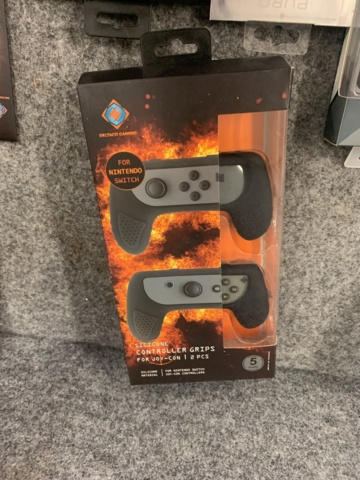 916666-9 Gaming equipment, powerbank, mice, controllers etc.