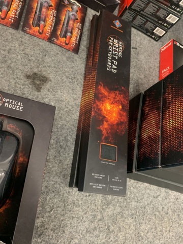 916666-17 Gaming equipment, powerbank, mice, controllers etc.