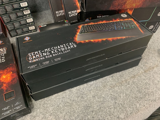 916666-18 Gaming equipment, powerbank, mice, controllers etc.