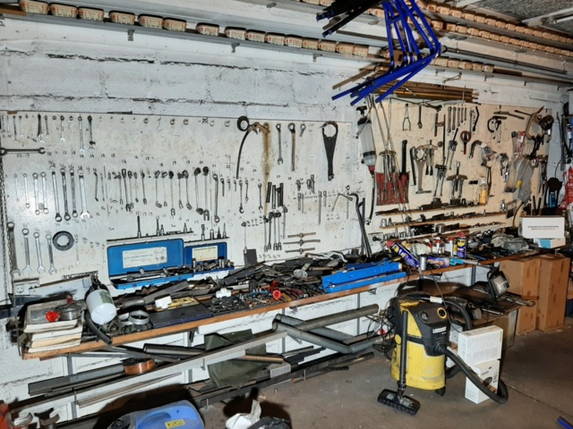 868446-1 Large collection with various hand tools & tools