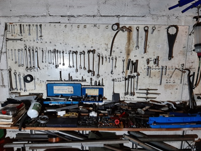 868446-2 Large collection with various hand tools & tools