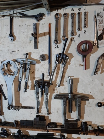 868446-8 Large collection with various hand tools & tools
