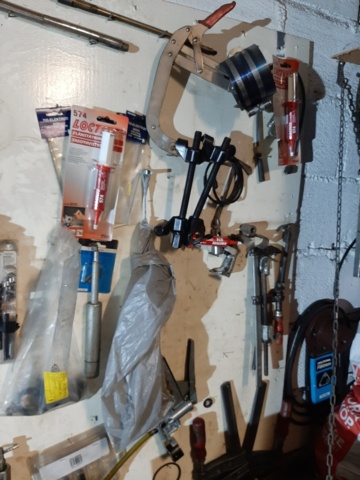868446-9 Large collection with various hand tools & tools