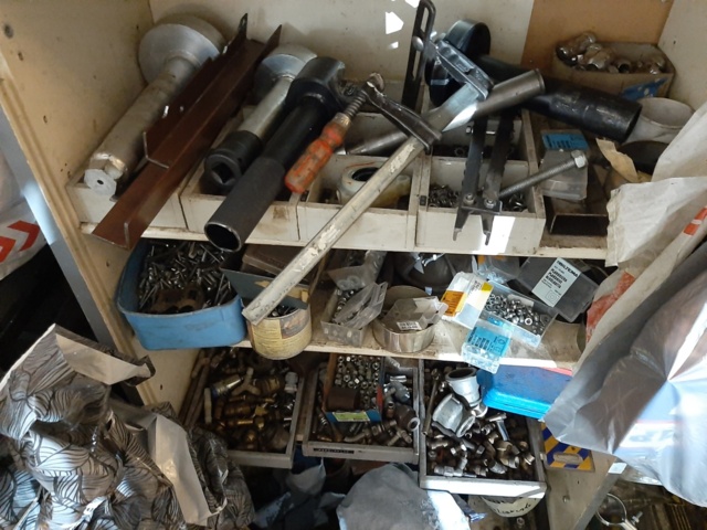 868446-12 Large collection with various hand tools & tools