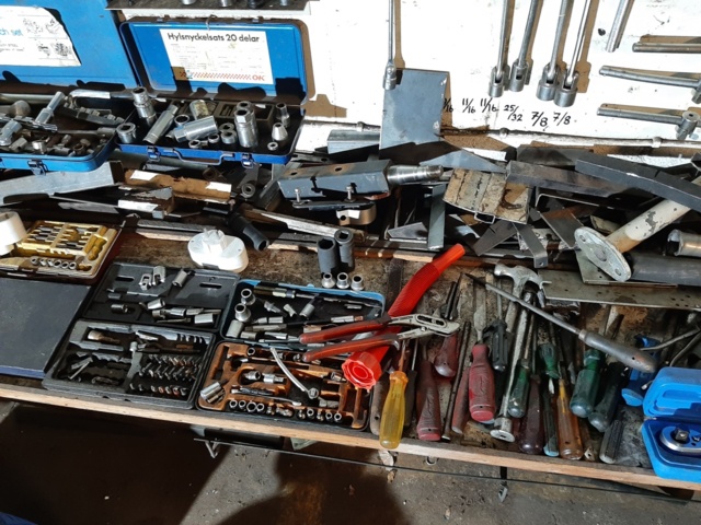 868446-6 Large collection with various hand tools & tools