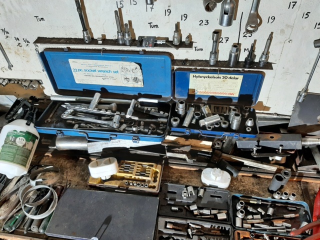 868446-5 Large collection with various hand tools & tools