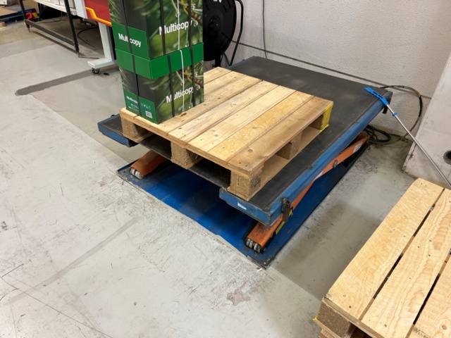 895718-1 Lifting table Edmo Lift 1000 Kg