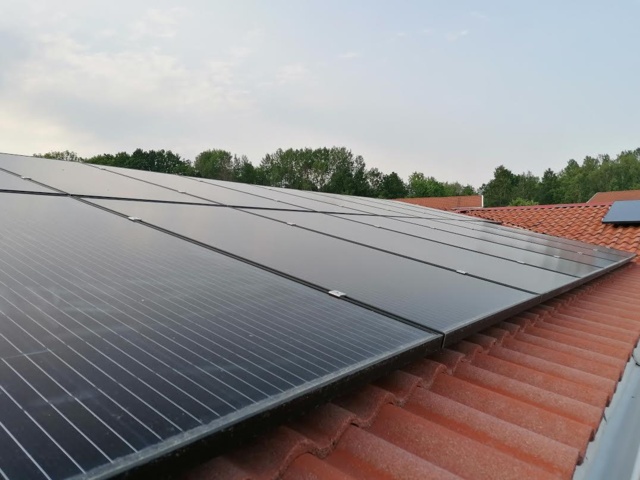 924493-2 New model Solar cells Mono 410 w half cell 30-pack