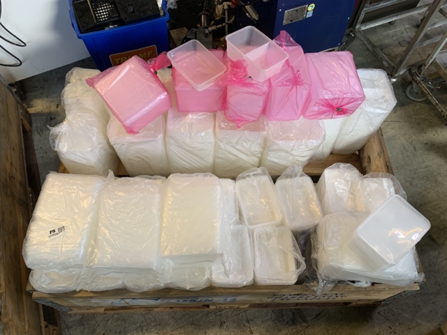 777520-1 1 stool lunch boxes and lids. See info for number