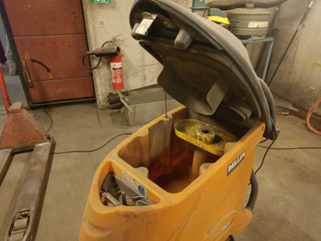 889167-20 Grinder Taski Swingo 755B