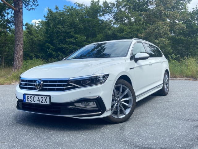 805758-2 Volkswagen Passat Sportscombi 2.0 TDI SCR BlueMotion 4Motion - 2022