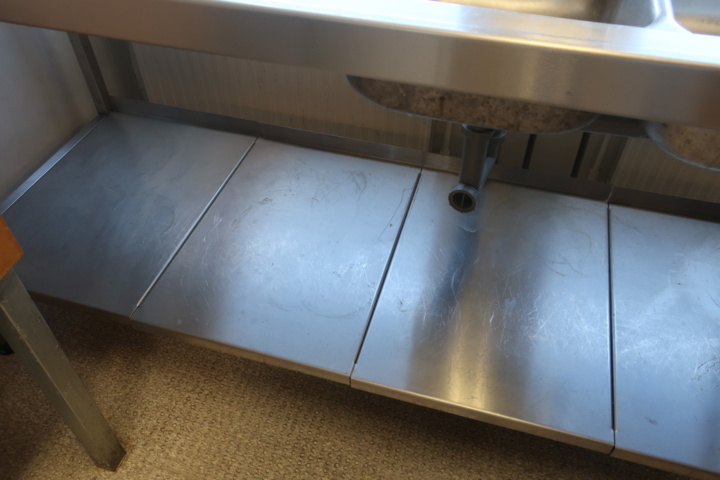 925313-5 L-shaped stainless steel bench with hob and mixer