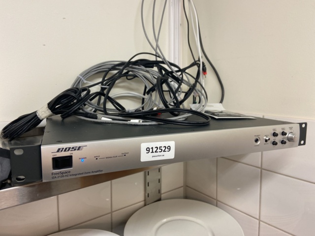 912529-1 Bose FreeSpace amplifier with 9 Bose speakers