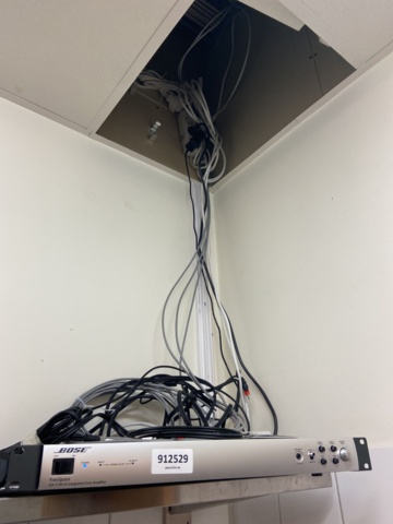 912529-2 Bose FreeSpace amplifier with 9 Bose speakers