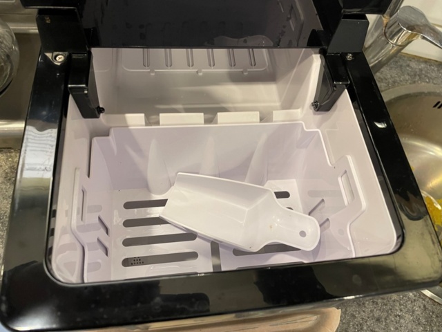 912520-5 Microwave and ice machine Severin / Andersson