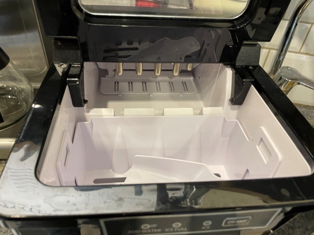 912520-6 Microwave and ice machine Severin / Andersson