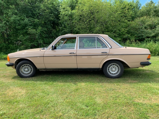 925657-8 Mercedes-Benz 200 -1983