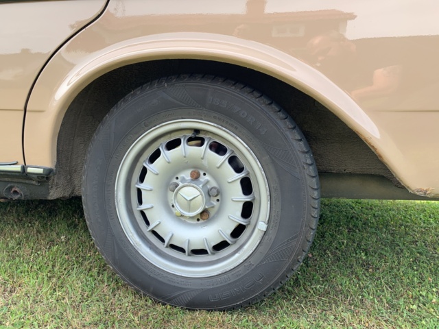 925657-10 Mercedes-Benz 200 -1983