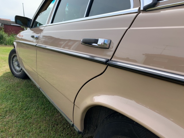 925657-11 Mercedes-Benz 200 -1983