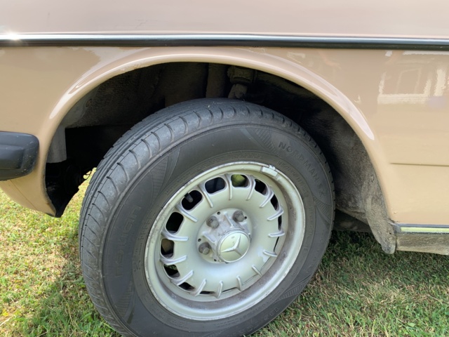 925657-14 Mercedes-Benz 200 -1983