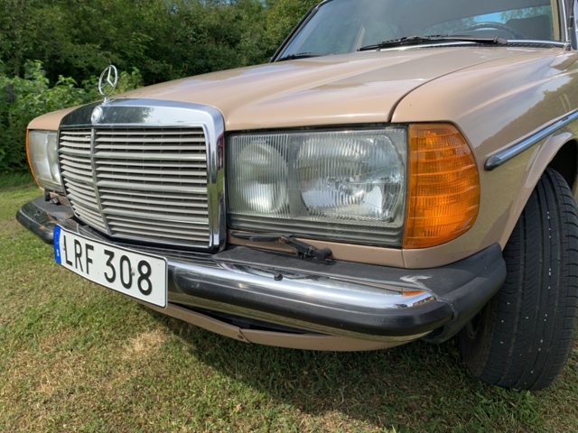 925657-16 Mercedes-Benz 200 -1983