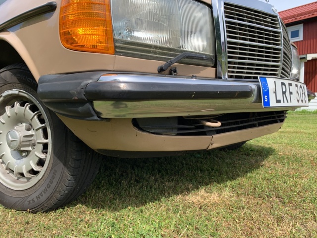 925657-18 Mercedes-Benz 200 -1983