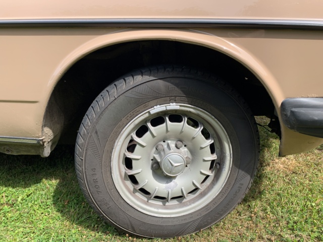 925657-20 Mercedes-Benz 200 -1983