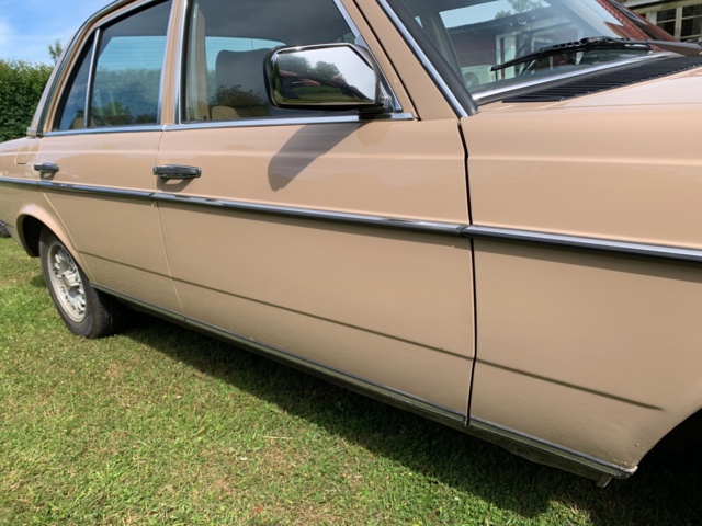 925657-22 Mercedes-Benz 200 -1983
