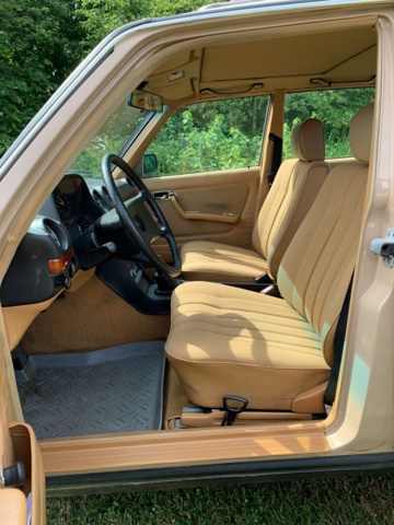 925657-33 Mercedes-Benz 200 -1983