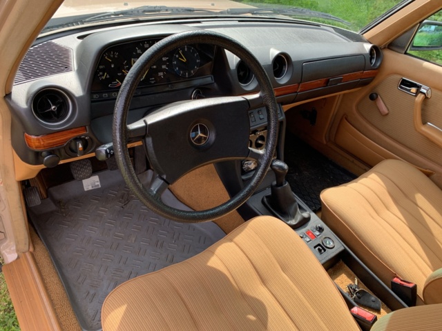 925657-35 Mercedes-Benz 200 -1983