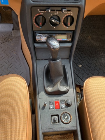 925657-38 Mercedes-Benz 200 -1983