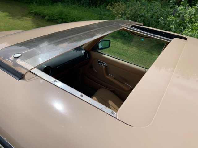 925657-40 Mercedes-Benz 200 -1983