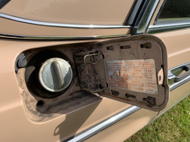 925657-49 Mercedes-Benz 200 -1983