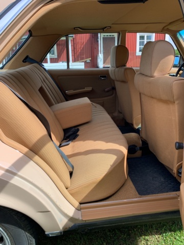 925657-42 Mercedes-Benz 200 -1983