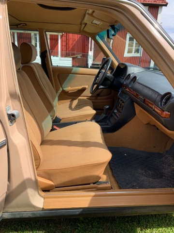 925657-43 Mercedes-Benz 200 -1983