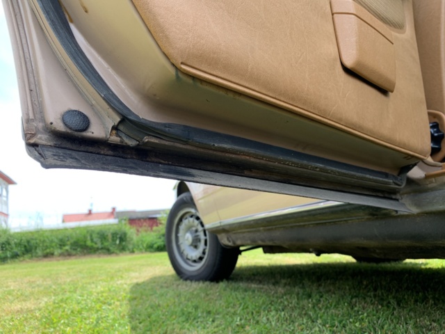 925657-55 Mercedes-Benz 200 -1983