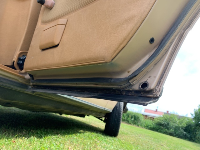 925657-56 Mercedes-Benz 200 -1983