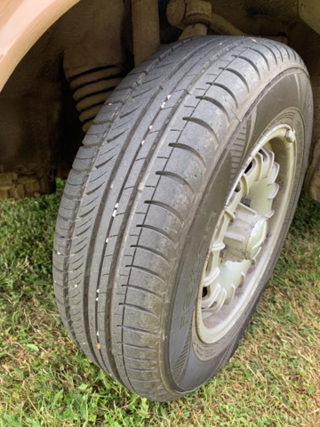 925657-58 Mercedes-Benz 200 -1983